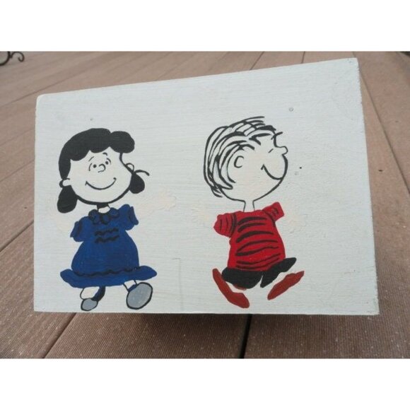 Hand Made Hand Painted Seven Peanuts Characters Birdhouse One Of A Kind Mint - Picture 3 of 9